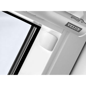 VELUX GGL MK27 2066 White Painted Triple Glazed Centre-Pivot Window (78 x 62 cm)